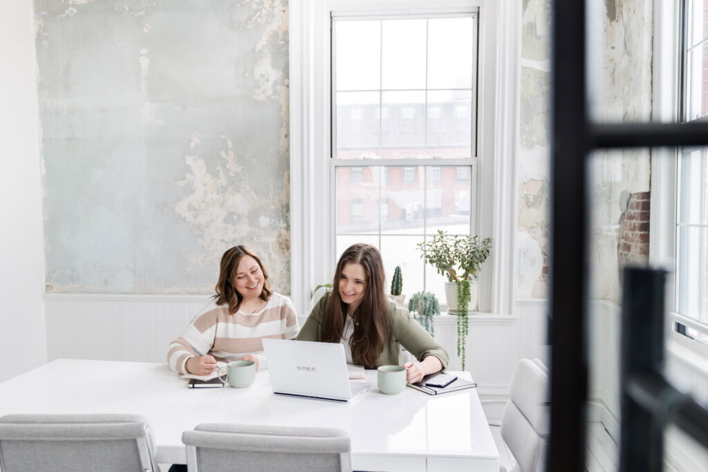 megan and lauren chatting online with white label seo agency client
