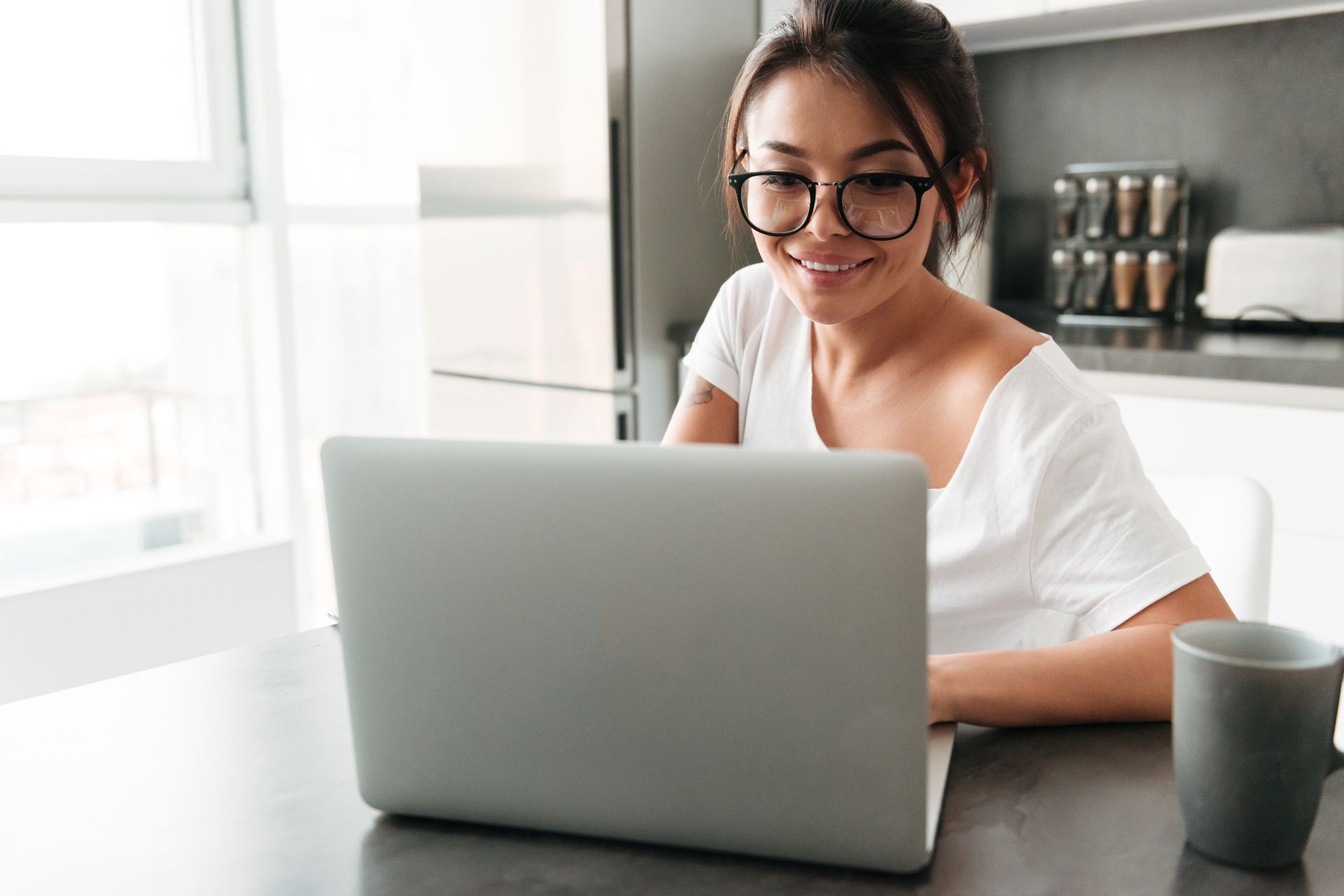woman looks on laptop for local photographers
