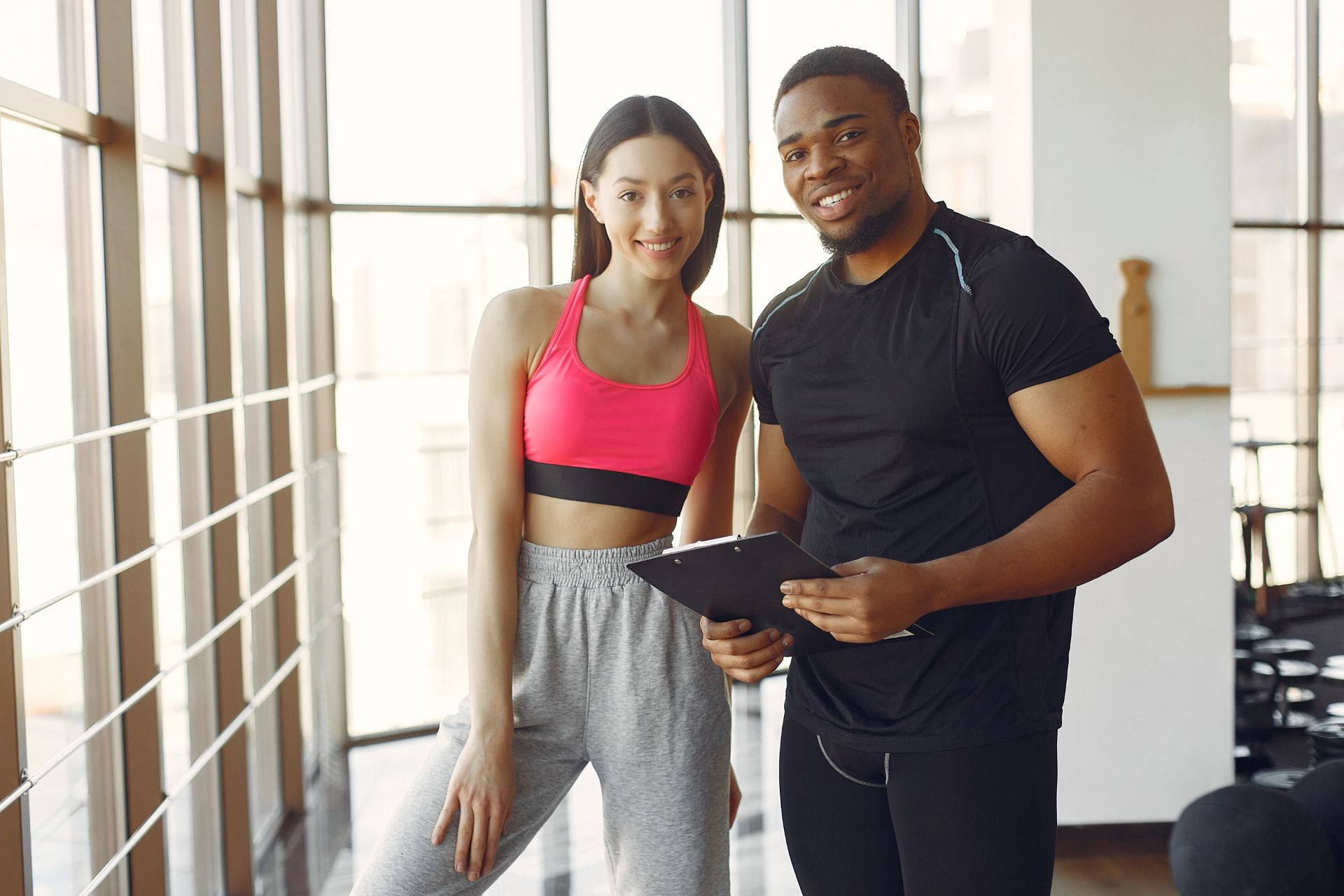 personal trainer consulting with client