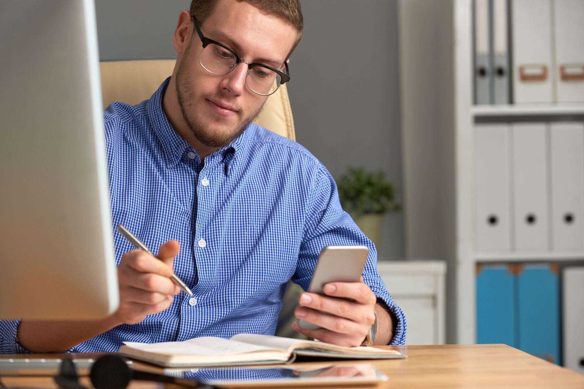 potential franchisee doing research at his home office
