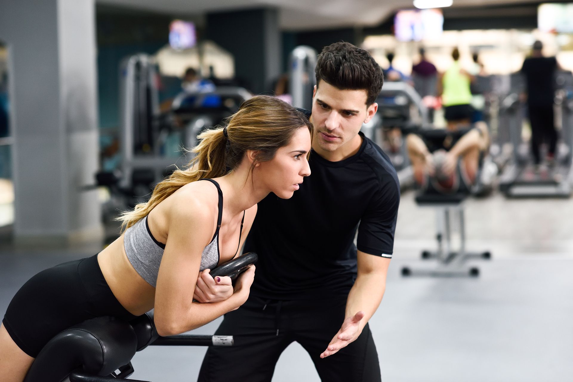 personal trainer working with client
